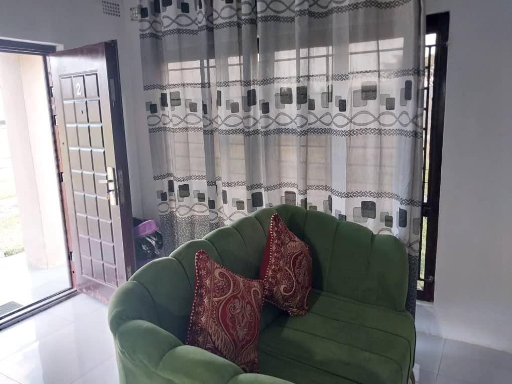 Emmrose Apartments ชิงโกลา ภายนอก รูปภาพ